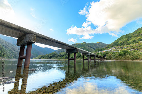 初秋の岩間沈下橋 高知県四万十市 Iwama chinka bridge in early autumn. Kochi-ken Shimanto city