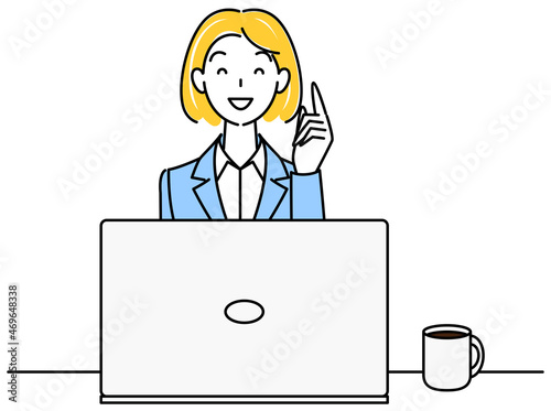 パソコンの前に座り前向きに考えているスーツ姿の可愛い女性 イラスト ベクター Cute woman in a suit sitting in front of a computer thinking positive thoughts illustration vector