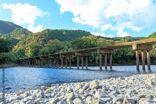 初秋の勝間沈下橋 高知県四万十市 Katsuma chinka bridge in early autumn. Kochi-ken Shimanto city