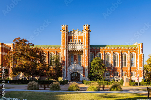 Exterior view of the Bizzell Memorial Library