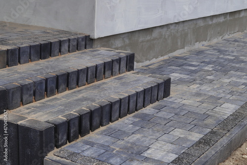 Paving. Laying paving stones, construction work. Kostka brukowa. Układanie kostki brukowej, prace budowlane.