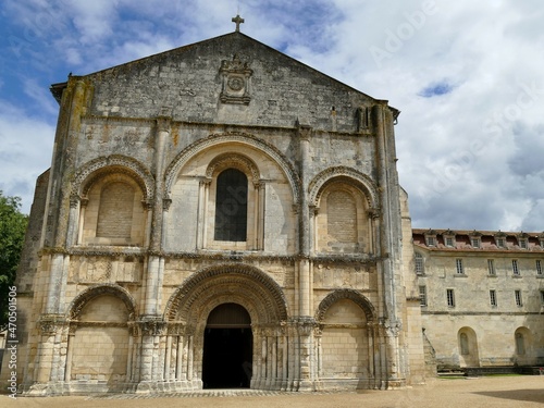 La façade de l’abbaye aux dames de Saintes