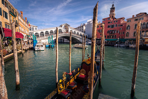Ponte di Rialto (Rialto Bridge) in Venezia, Veneto, Italy.