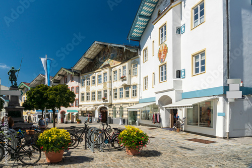 In der Marktstraße der Kreisstadt Bad Tölz in Oberbayern