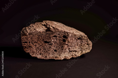 Fundstücke von erkalteten Lavastücken aus vergangenen Vulkanausbrüchen auf den Kanaren