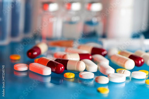 kolorowe tabletki, medykamenty, lekarstwa