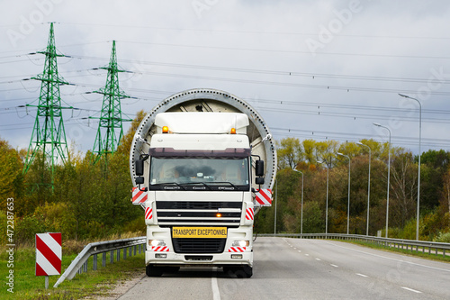 transportation of bulky cargo by road with a special adapted trailer