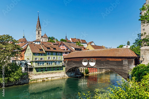 Altstadt Baden mit Holzbrücke über die Limmat Baden. Schweiz