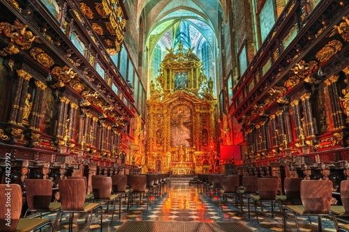Wspaniałe wnętrze kościoła bazyliki w Krakowie