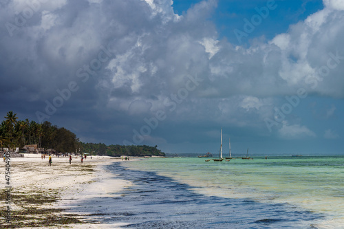 Zanzibar wybrzeże przed burzą