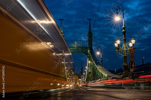 Cars crossing the Liberty bridge at night
