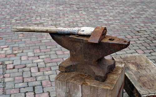 Anvil and blacksmith's hammer