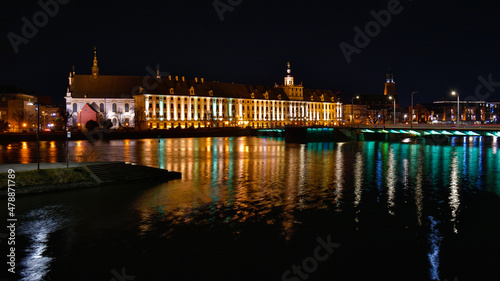 Uniwersytet Wrocławski i most Uniwersytecki nad Odrą