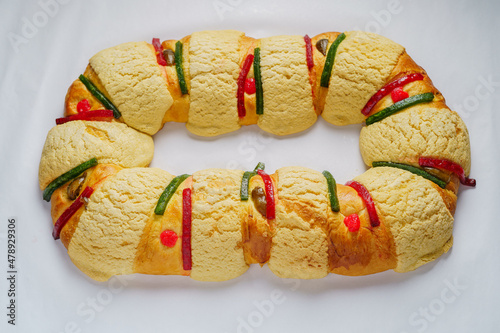 rosca de reyes con bebe pan tradicional de reyes