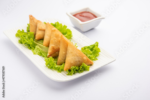 Mini triangle patti samosa