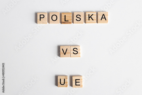 Polska przeciw Uni Europejskiej, napis na jednolitym tle