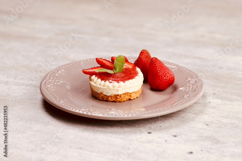 strawberries cake mini 