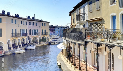 Port-grimaud dans le golfe de Saint-Tropez sur la côte d'azur en France