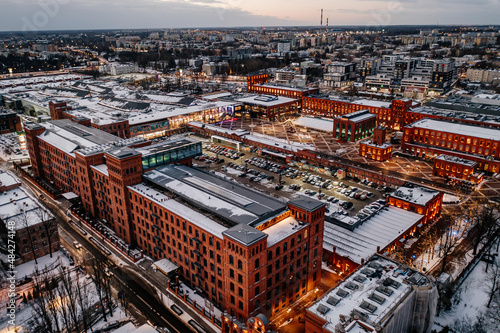 Zimowy widok na łódzkie centrum handlowe