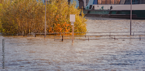 Elbe Hochwasser und Sturmflut am St. Pauli Fischmarkt 