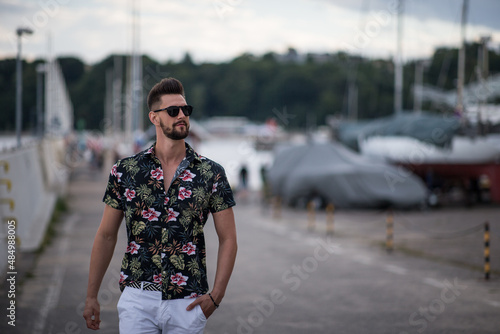 Mateusz Komorowski Gdynia nad morzem spacer pokaz mody fashion