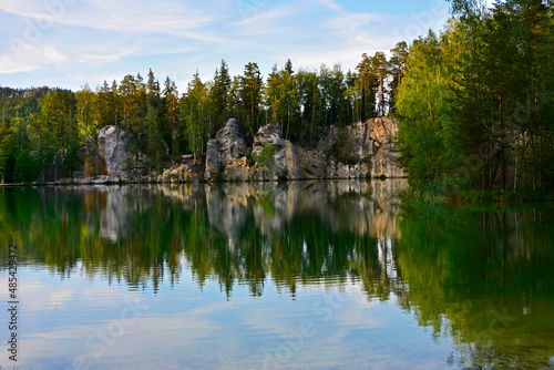 las nad wodą, odbicie w wodzie 