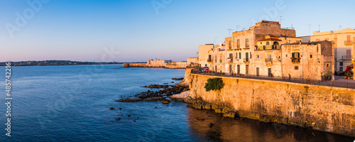 Panoramic photo of Ortigia Old City at sunrise, with Ortigia Castle (Castello Maniace, Castle Maniace) in the background, Syracuse (Siracusa), UNESCO World Heritage Site, Sicily, Italy, Europe