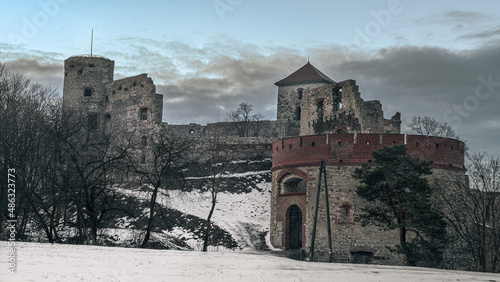 Zamek Tęczyn we wsi Rudno