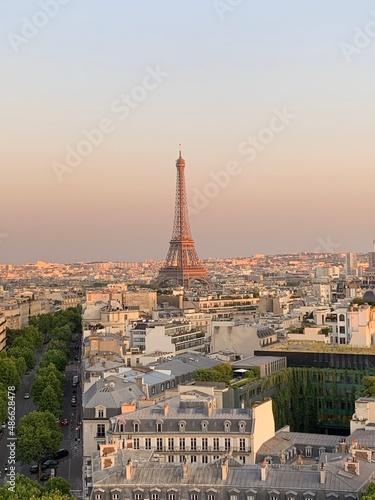 Sunset, Eiffel Tower, Paris, France - juillet 08 2019
