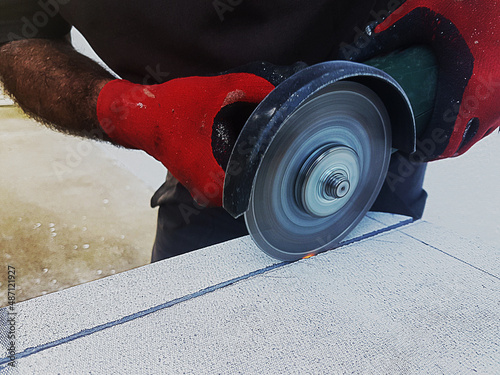 Cutting the stone with a circular saw