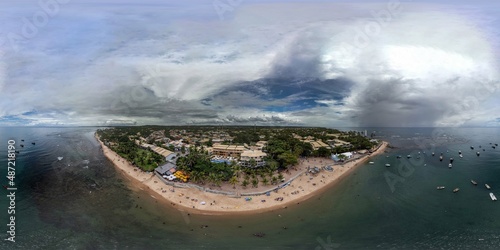 Imagem aérea da praia da Praia do Forte, município de Camaçari, Bahia, Brasil