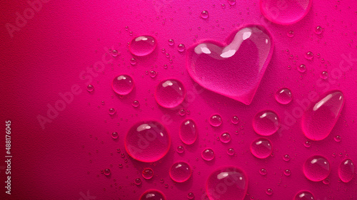 Wassertropfen mit Symbol Herz