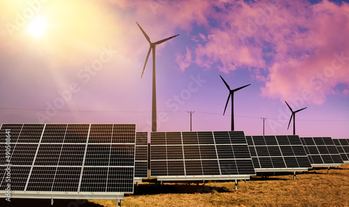 panele słoneczne i wiatraki do produkcji czystej energii