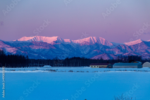 北海道冬の風景 日高山脈の朝焼け