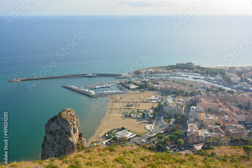 porto turistico di terracina veduta dal tempio di giove