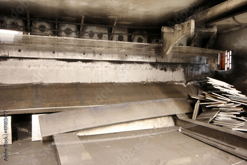 metal parts cut in guillotine machine