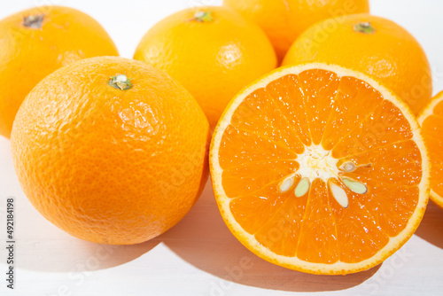 清見オレンジ（愛媛県産）：酸味と甘みが絶妙のジューシーな日本のみかんの品種、食べごろは2～4月