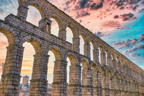 Majestuoso acueducto romano de Segovia con casi dos mil años de antiguedad, España