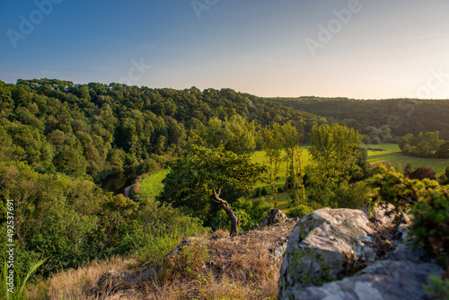 Vue sur la Suisse Normande au couché du soleil dans le Calvados