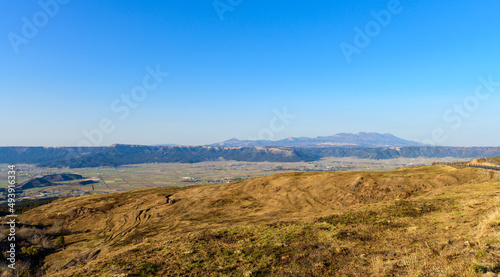 くじゅう連山風景「阿蘇・野焼き後風景」 Kuju mountain range scenery "Aso / field burning scenery" 日本(2022年3月)阿蘇ミルクロード Japan (March 2022) Aso Milk Road 九州・熊本県阿蘇市 Aso City, Kumamoto Prefecture, Kyushu