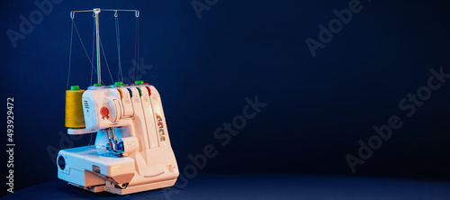 overlock sewing machine with multicolored thread