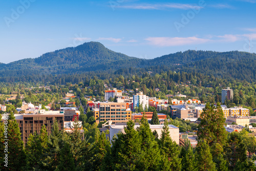 Eugene, Oregon, USA Downtown Cityscape and Mountains