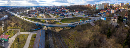 Gorzów Wielkopolski, widok z lotu ptaka na estakadę nad linią kolejową, rejony mostu lubuskiego i ronda przy ulicy warszawskiej.