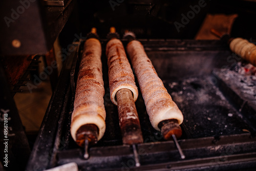 Tradycyjny czeski kołacz wypiekany na piecu węglowym