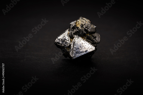 magnetite stone, magnetic material formed by iron oxide, magnet stone used in compasses