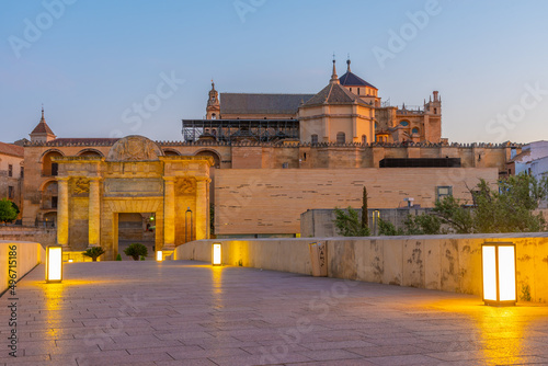 Sunrise view of the old roman bridge in the spanish city cordoba with the la mezquita cathedral on horizon.
