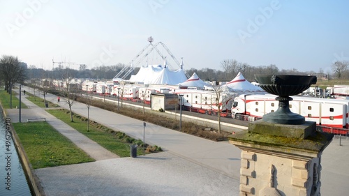 Vue du parc de la Citadelle de Lille et du Champ de Mars occupé par un cirque - mars 2022
