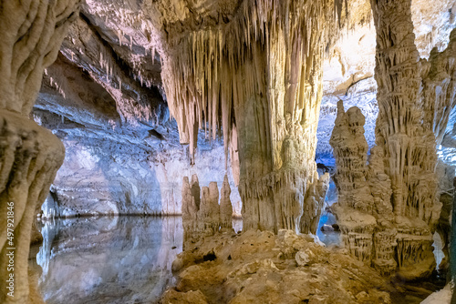 interno della grotta di nettuno in sardegna