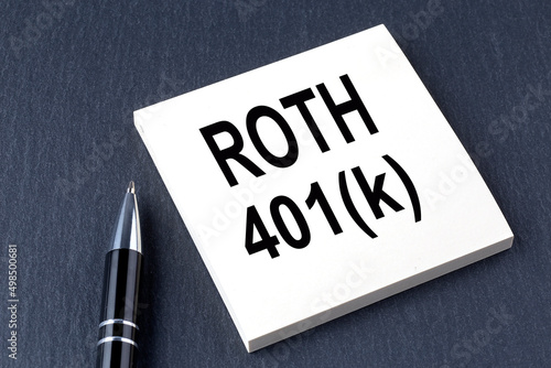 ROTH 401K text on the sticker with pen on the black background