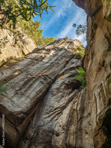 Halbenweg in der Sächsischen Schweiz - Felswand der Gautschgrotte
